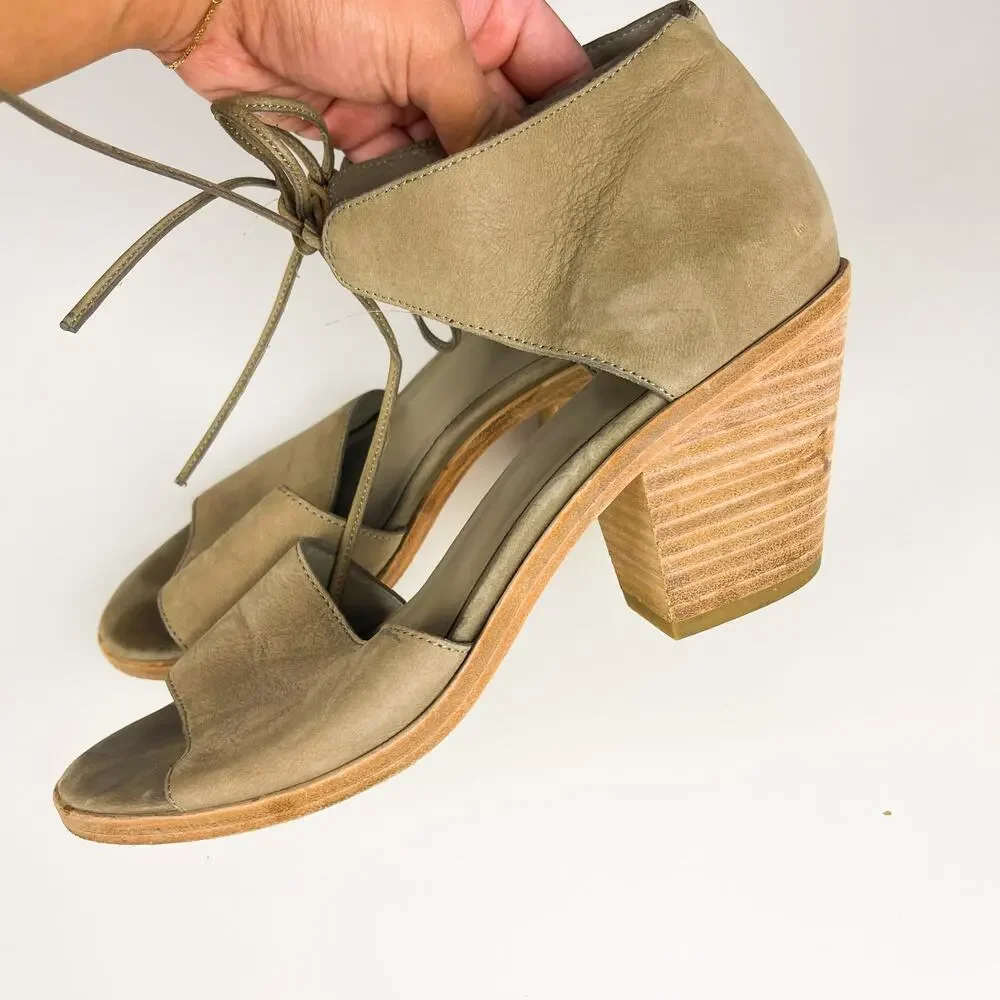 Eileen Fisher Ann Ankle Tie Leather Chunky 3” Heel Sandals Gray Beige - 7.5